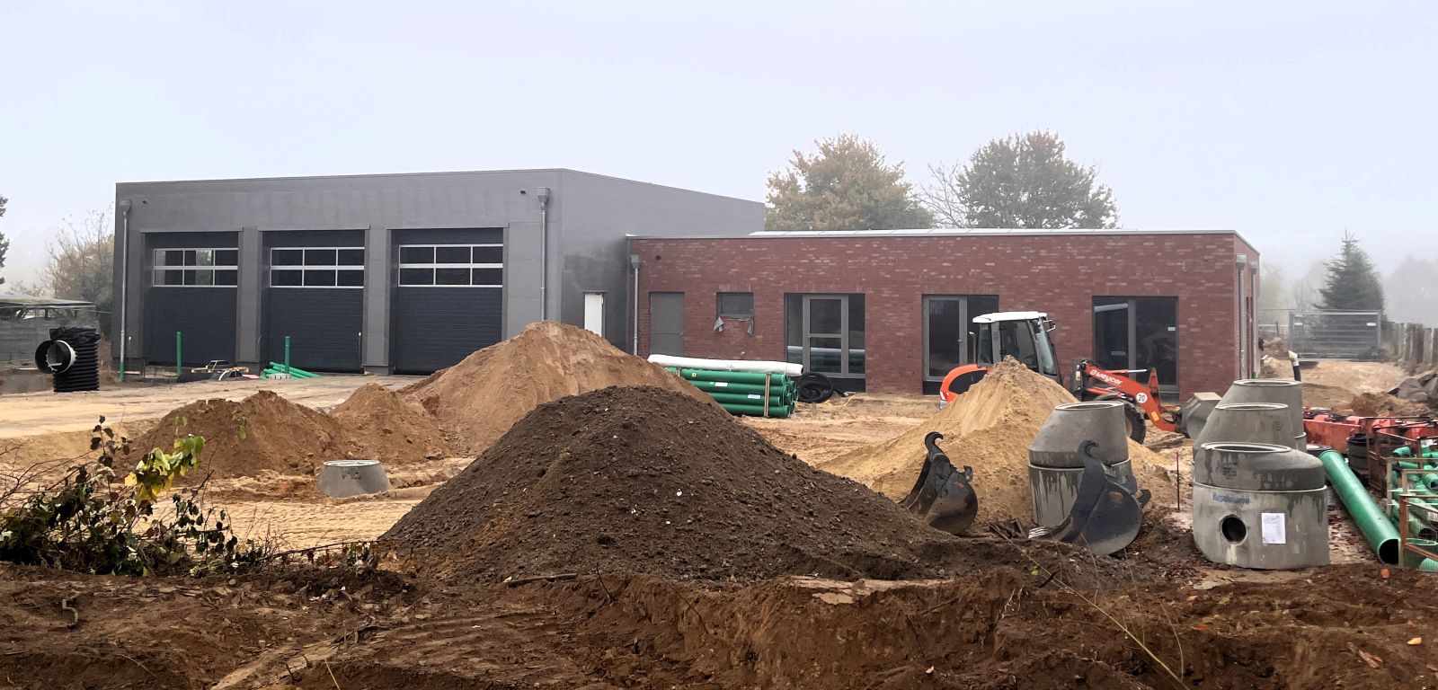 Die Vorfreude der gesamten Ortswehr auf das neue Gerätehaus beim Kreisel zum Freilichtmuseum am Kiekeberg ist groß. Foto: Christian Bittcher