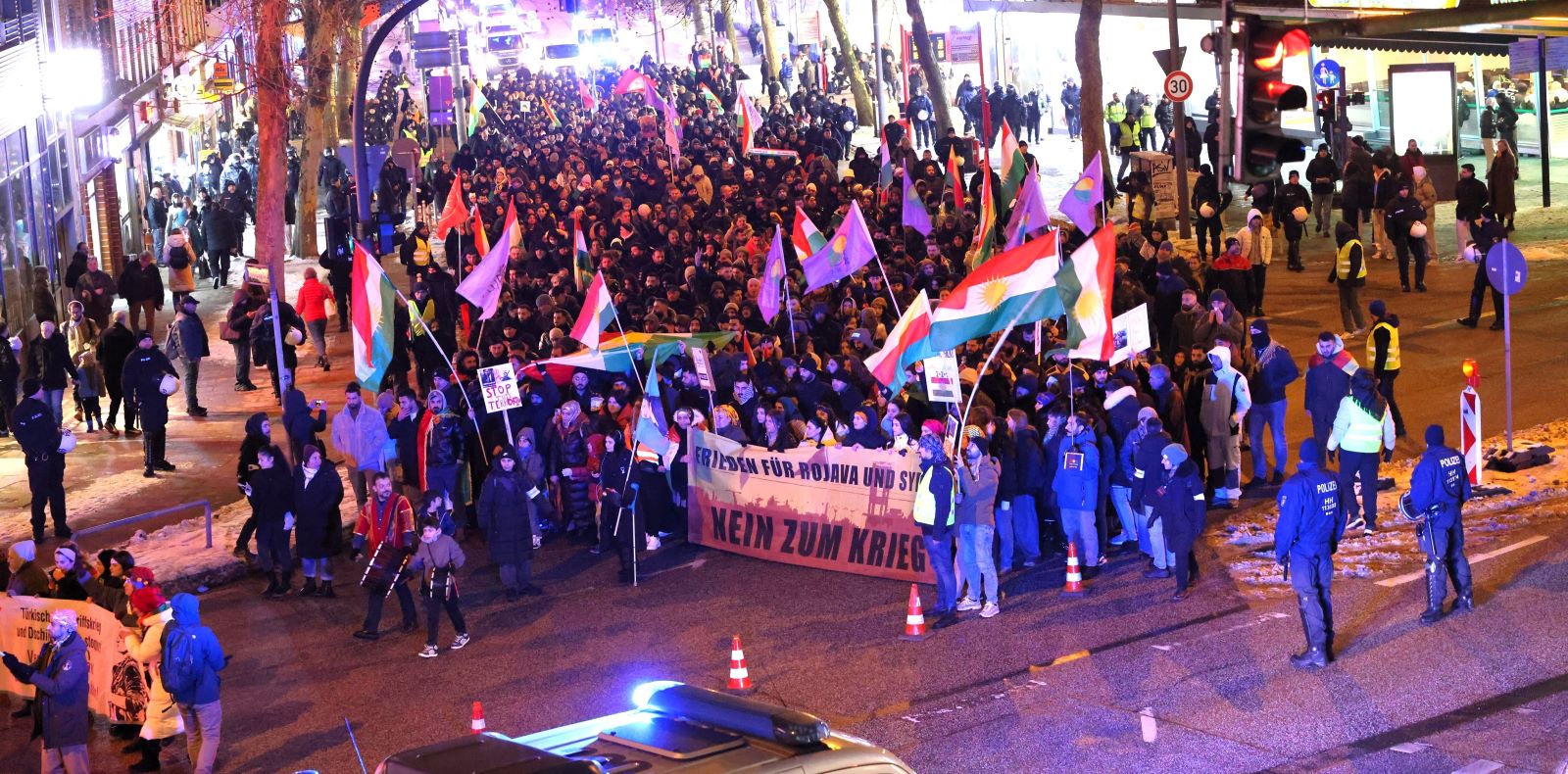 Prokurdische Demo mit 1000 Teilnehmern legt die Harburger City lahm
