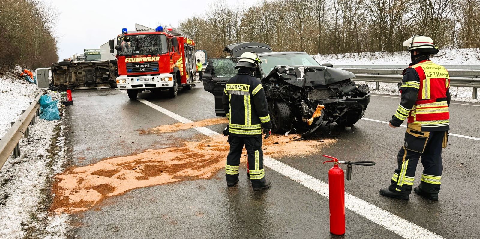 Schwerer Unfall auf der A261: Acht Verletzte bei Kollision mit drei Fahrzeugen