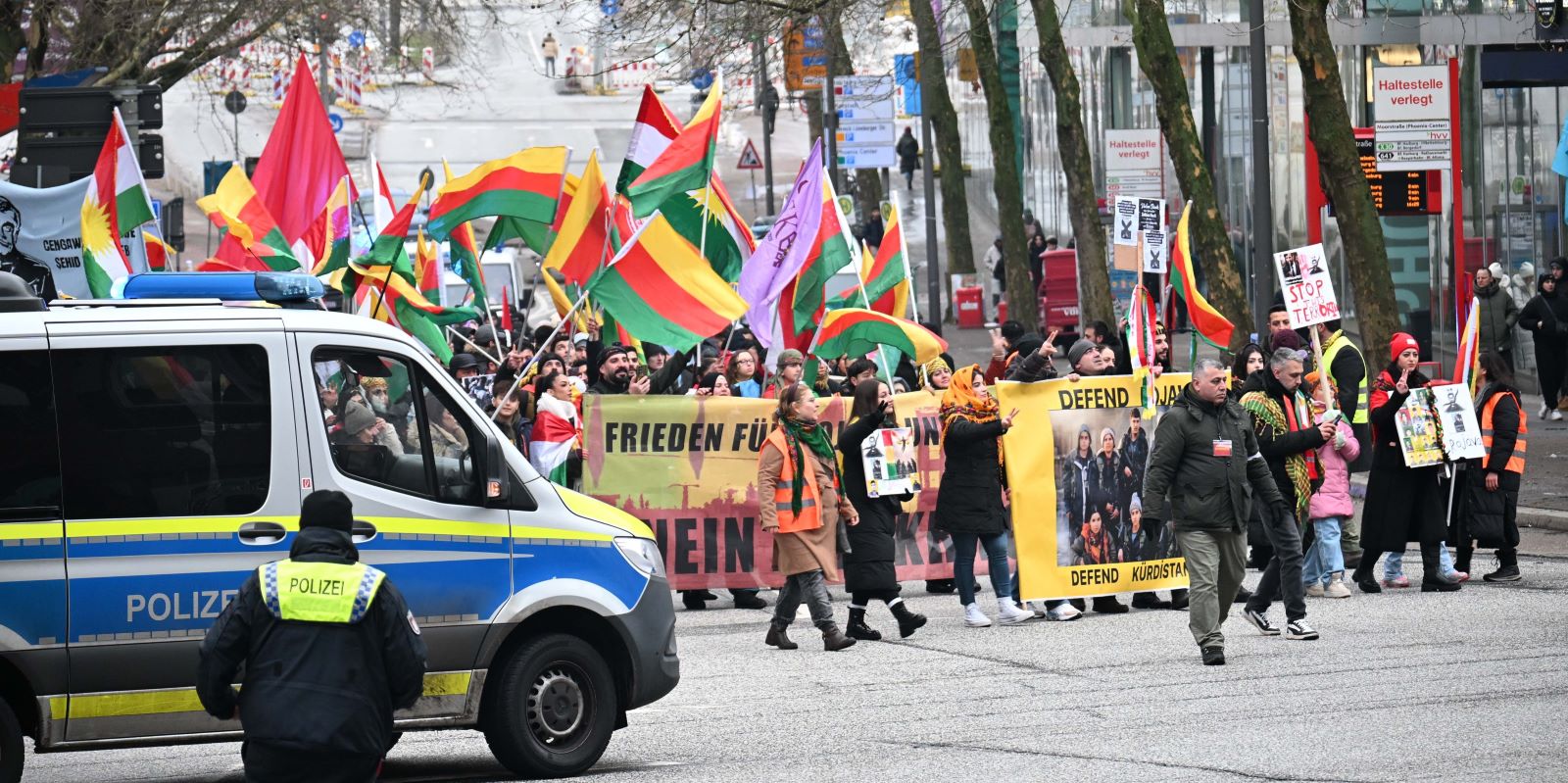 Kurden-Demonstration in Harburg: Provokationen aus Wohnhaus im Phoenix-Viertel