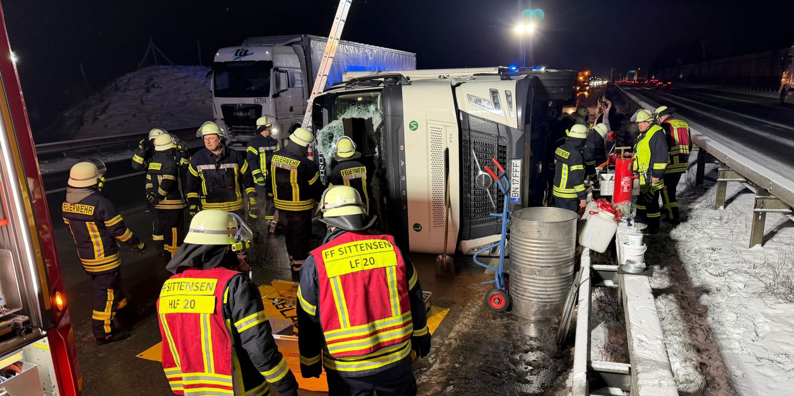 A7 und A1: Mehrere glättebedingte Unfälle mit stundenlanger Vollsperrung