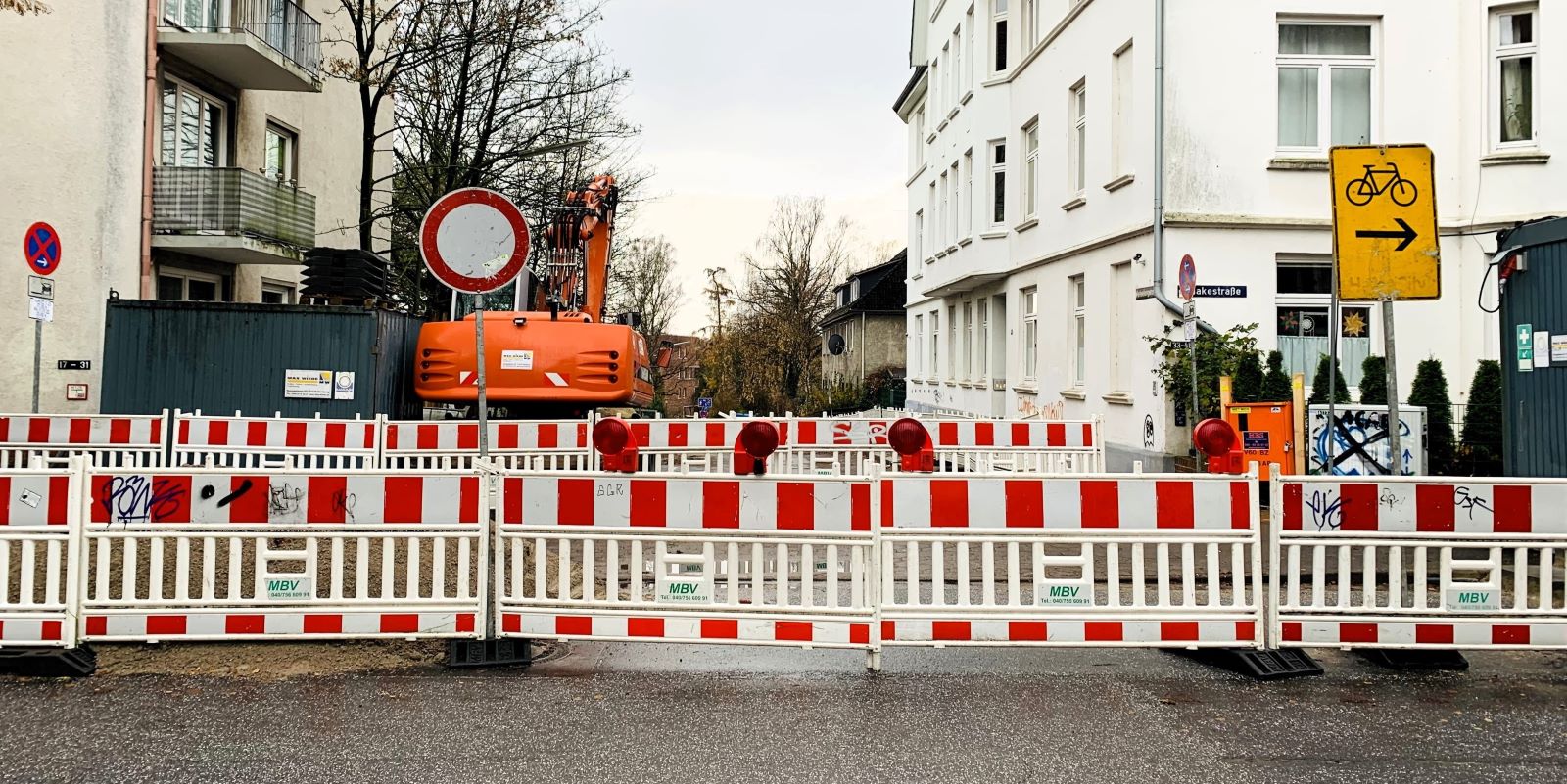 Schluss mit Huppelpiste Haakestraße: Beschädigte Straße wird Instandgesetzt