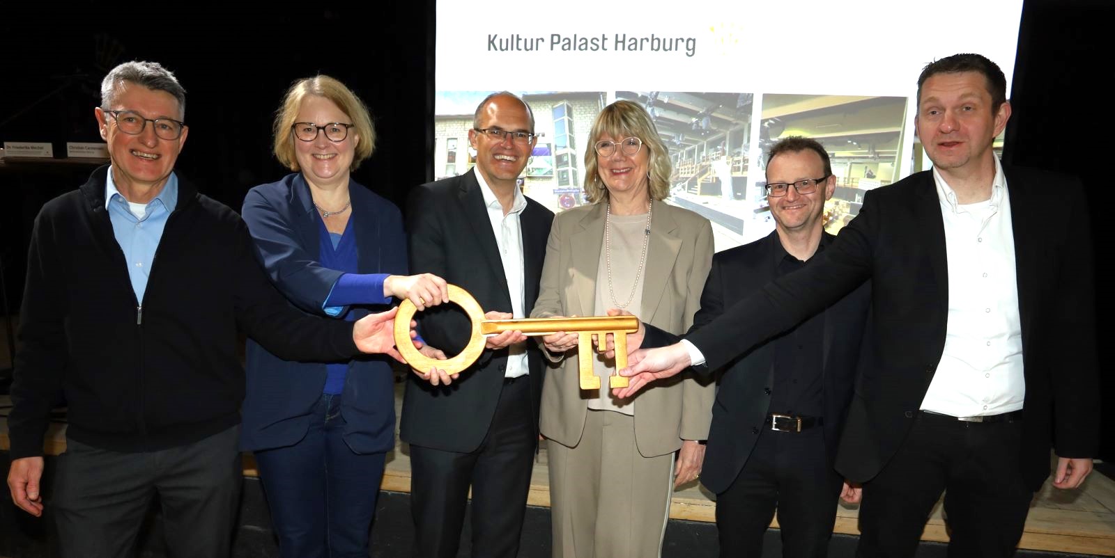 Nach vier Jahren Bauzeit: Schlüsselübergabe im Kultur Palast Harburg