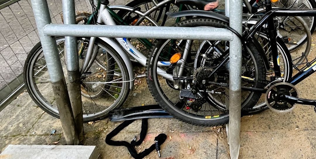 E-Bike-Diebstahl: Zeugin und Ortungsgerät ermöglichen vorläufige Festnahmen